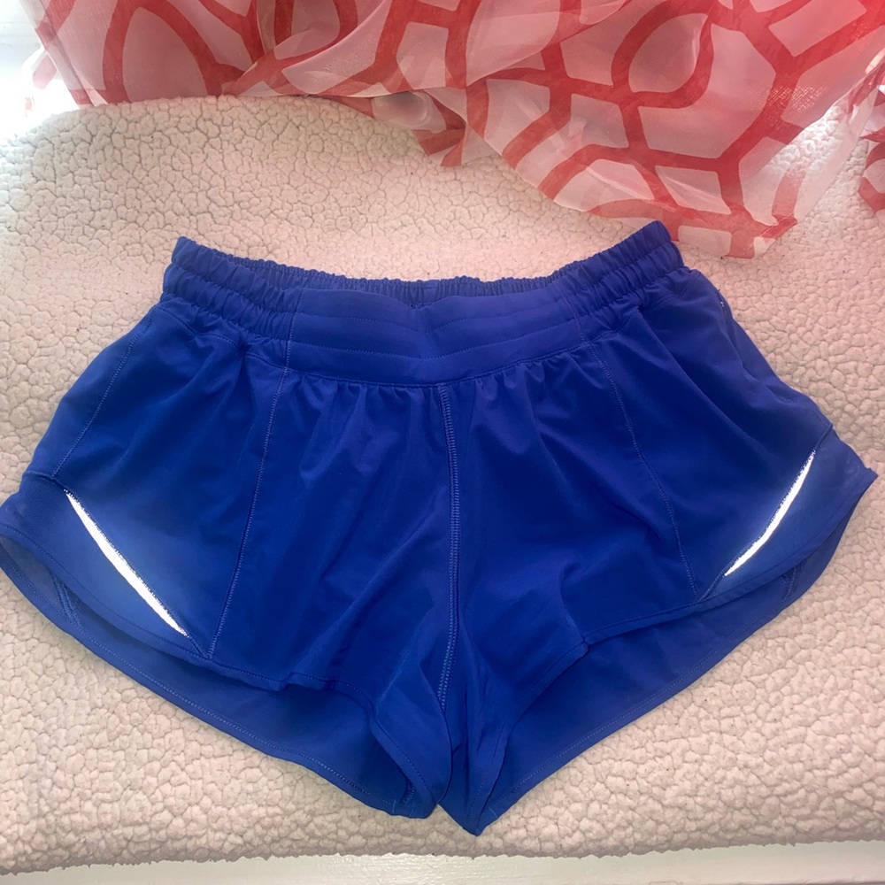 lululemon hotty hots 2.5 inch size 8